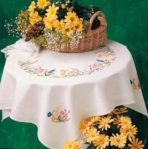 Набор для вышивания Anchor: скатерть "Spring Garland Tablecloth" 80*80см, MEZ Венгрия, ETW14